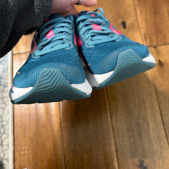 Brooks Adrenaline GTS 23 size 8 - Picture 3 of 6